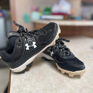 Girls softball cleats